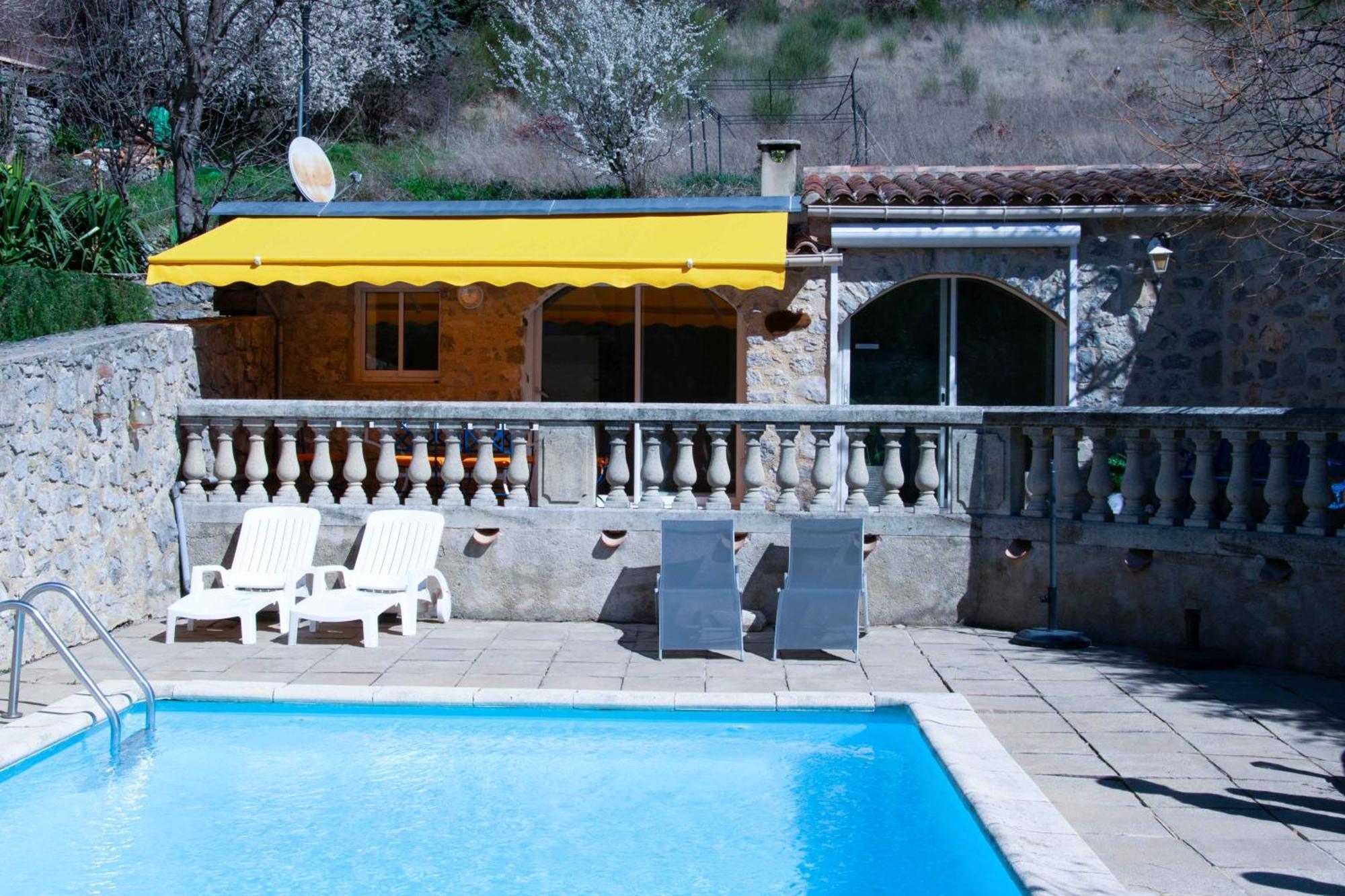 Pensjonat Les Grands Pres Des Baronnies La Roche-sur-le-Buis Zewnętrze zdjęcie